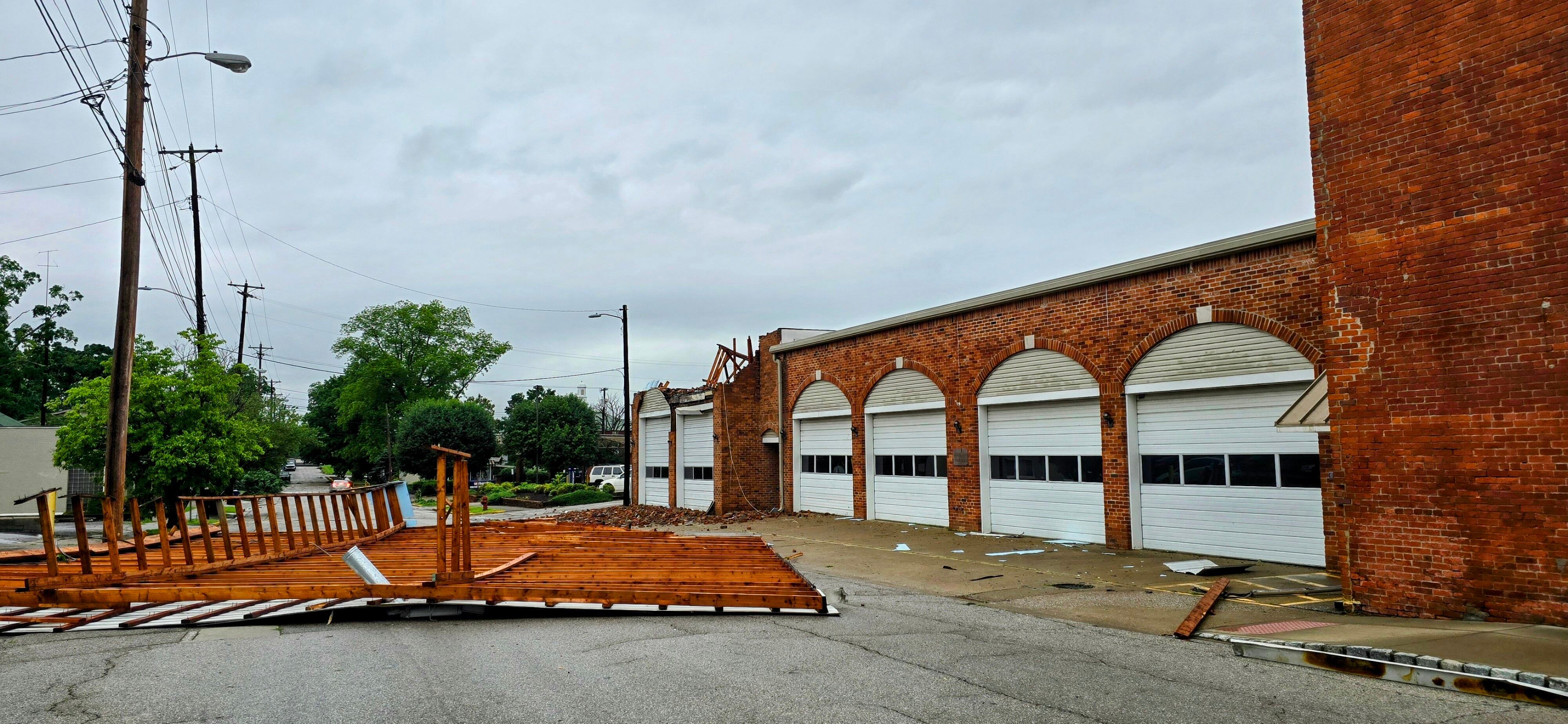 COWS siren non-functional after Russellville City Hall roof damaged in storms - Vimarsana News
