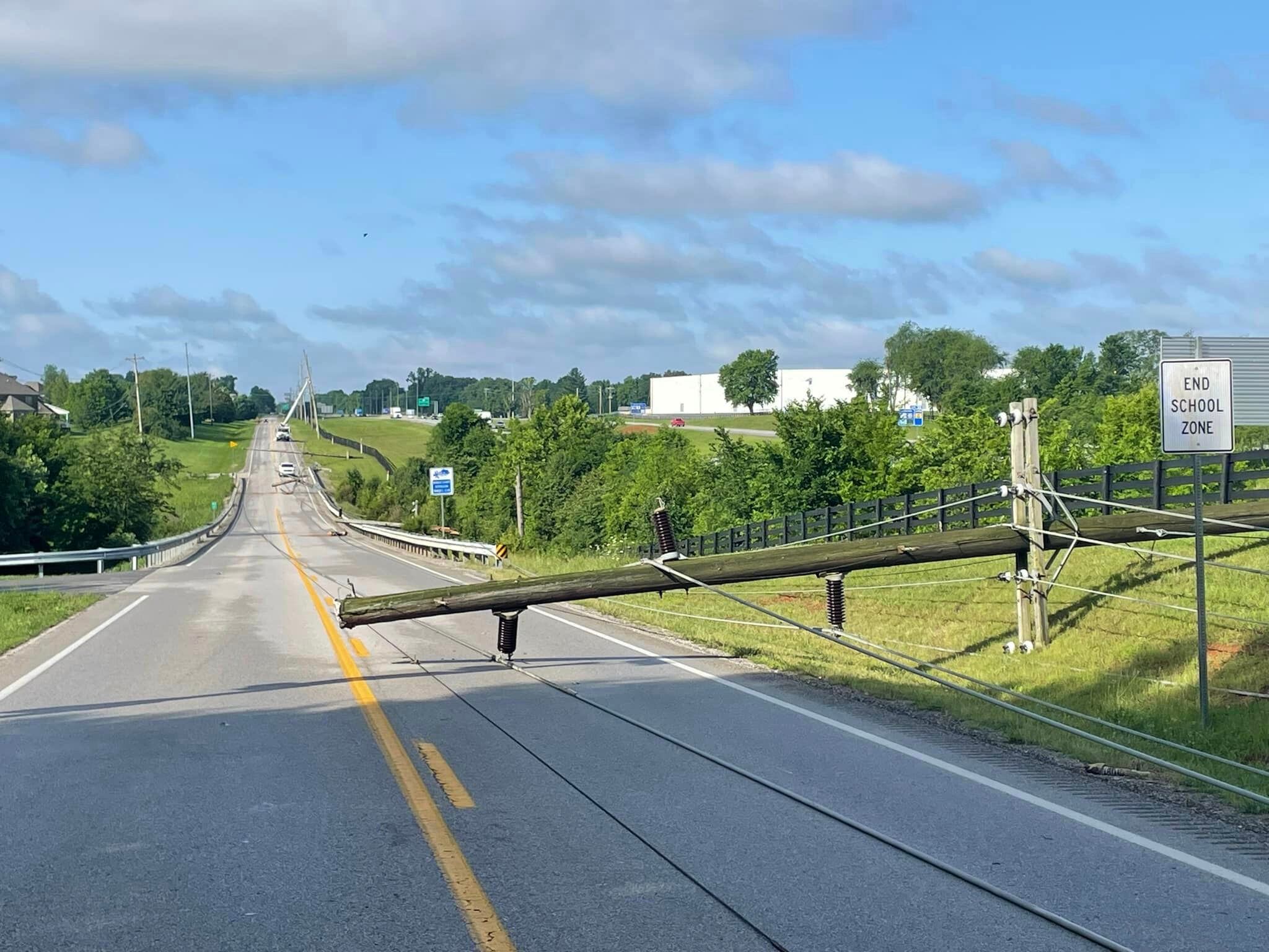 Crews work to clear blocked roads across South Central Kentucky - Vimarsana News